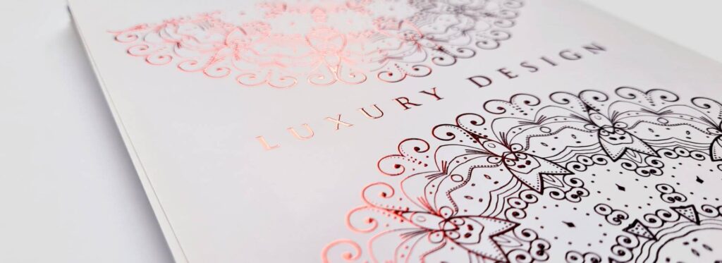 Druk wypukły SX: Nowa Era w Uszlachetnianiu Notatników Firmowych 8 blog notatniki firmowe Wypukłe folie liquid metal tło